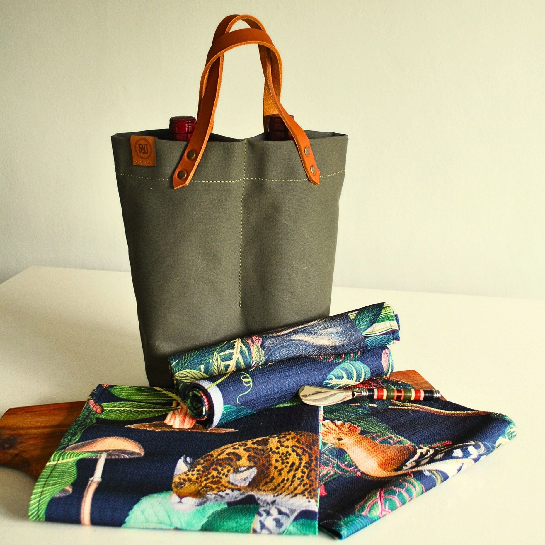 Thando Selection Box (Pieter de Jager Double Wine Bag, Pieter de Jager Baguette Board, Cara Saven On the 6th Day Napkins, PaulaG Butter Knife Copper Black)