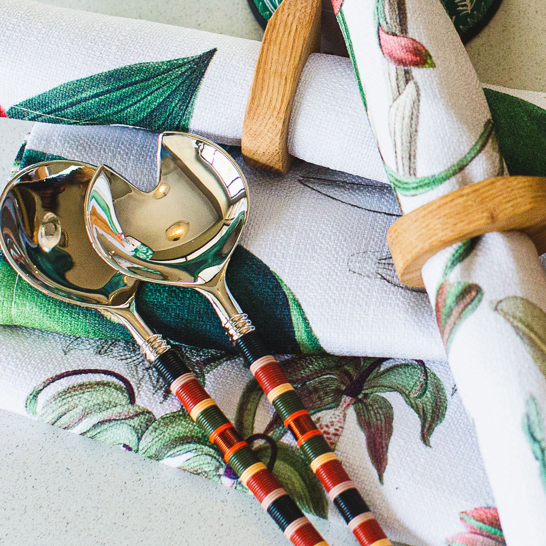 Hayani Home Box (Cara Saven Staying Young Napkins, Oh Nice Oak Napkin Rings, PaulaG Salad Set Copper Black)