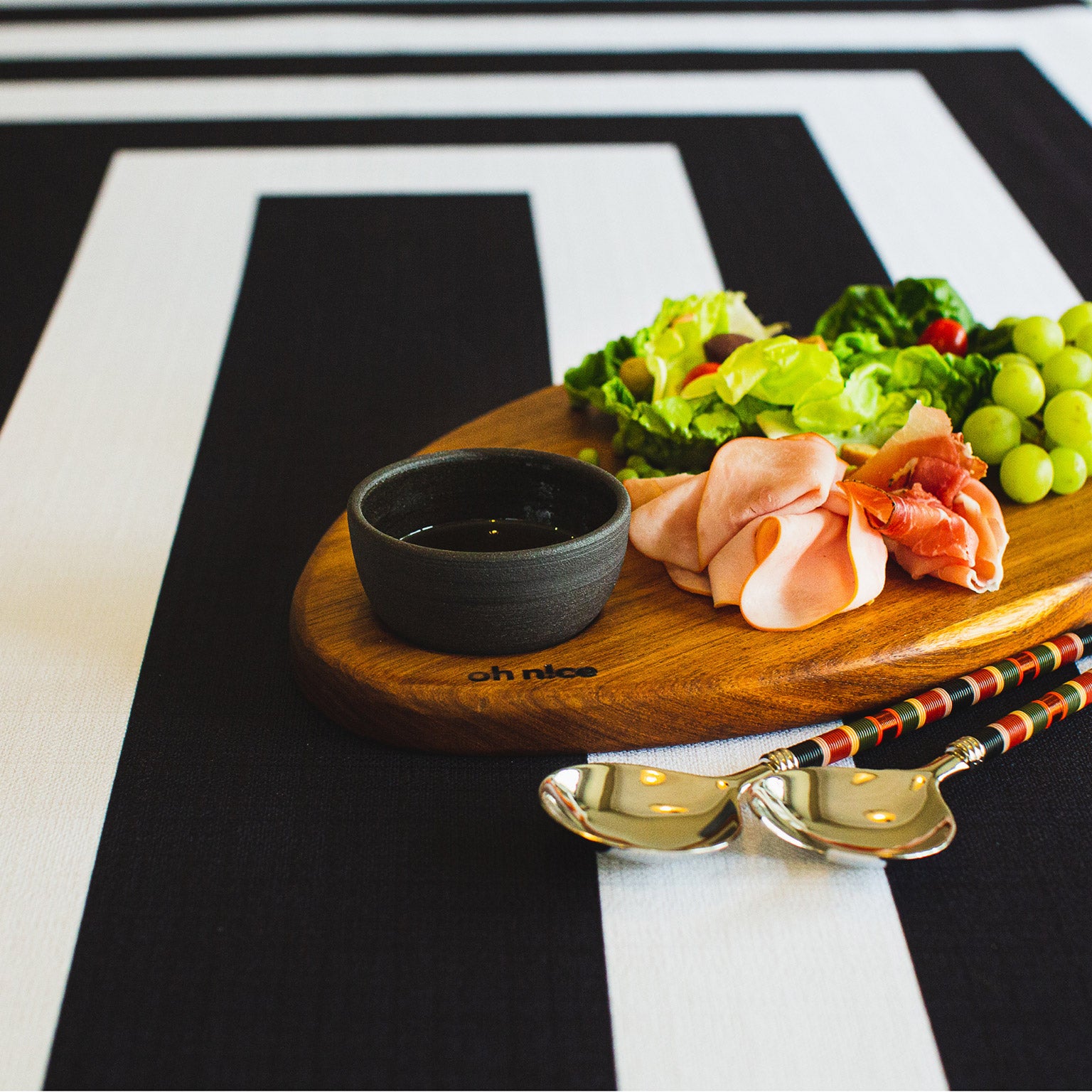 Thabileng Table Collection Box (Tablecloth, Tapas Board with food & Salad Servers)